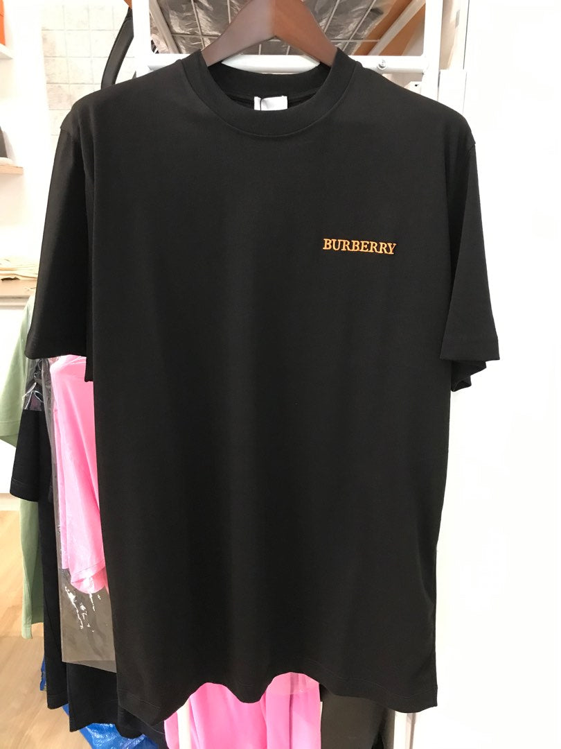 Burberry Burberry T-Shirt — pre-owned, Brand new