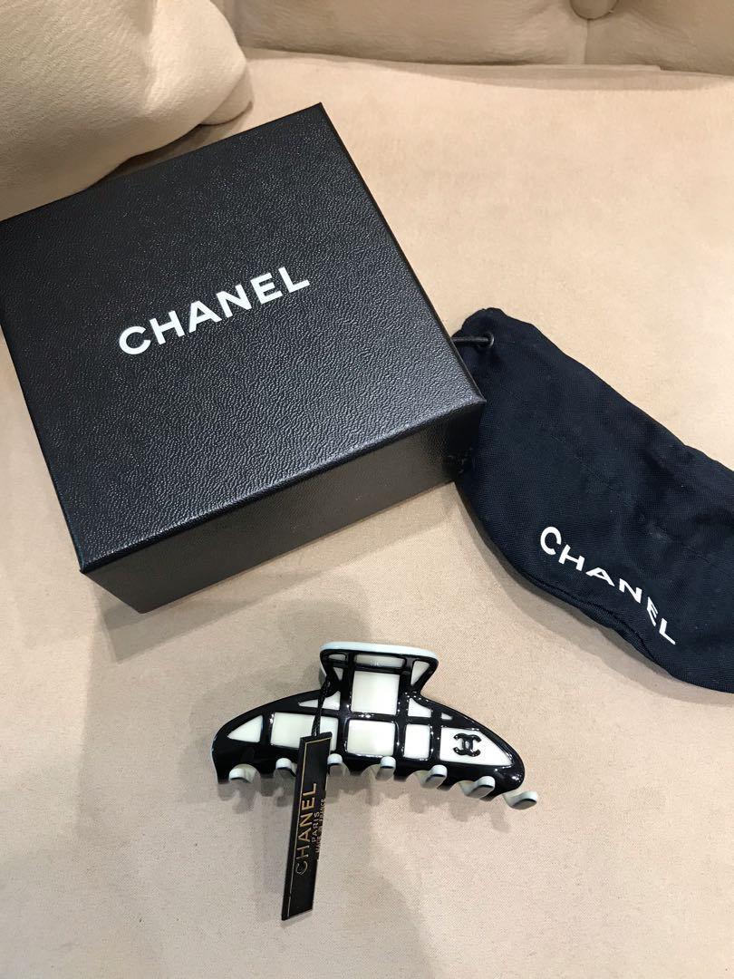 Chanel, view 6