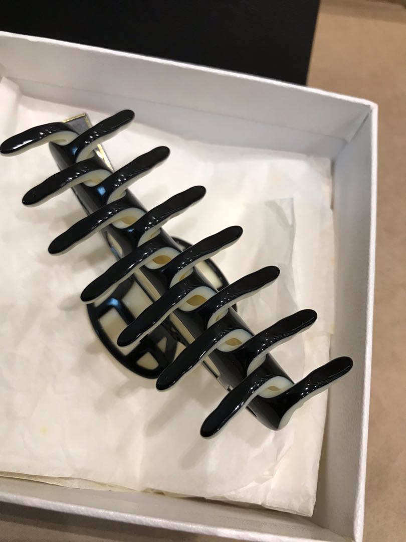 Chanel, view 4