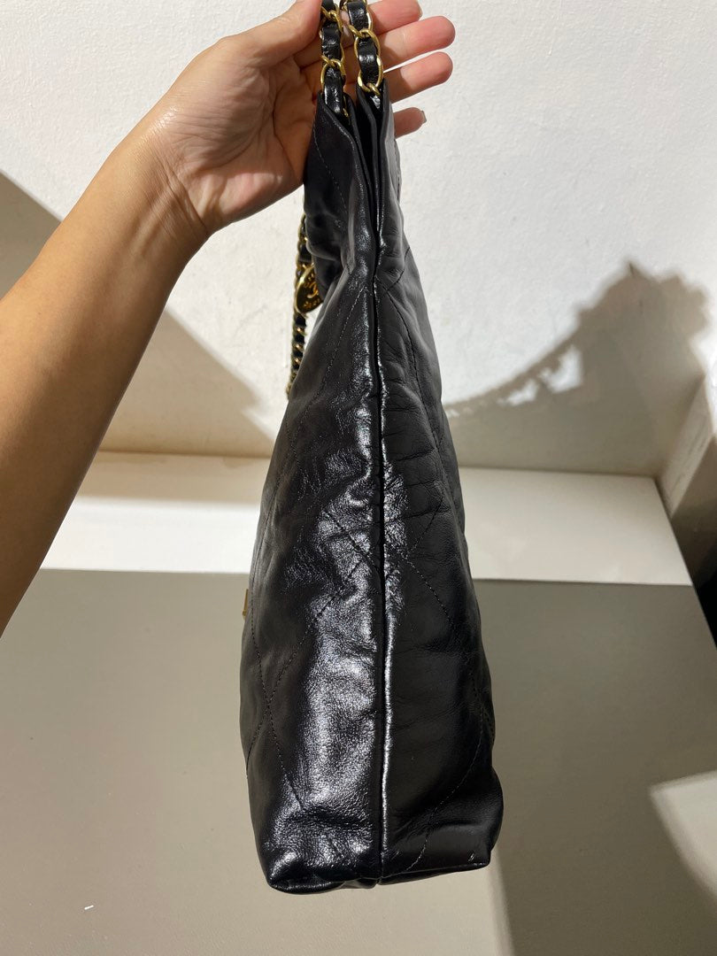 Chanel Bag 22 Medium, view 2