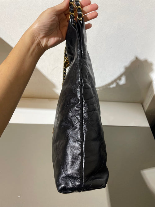 Chanel Bag 22 Medium, view 2