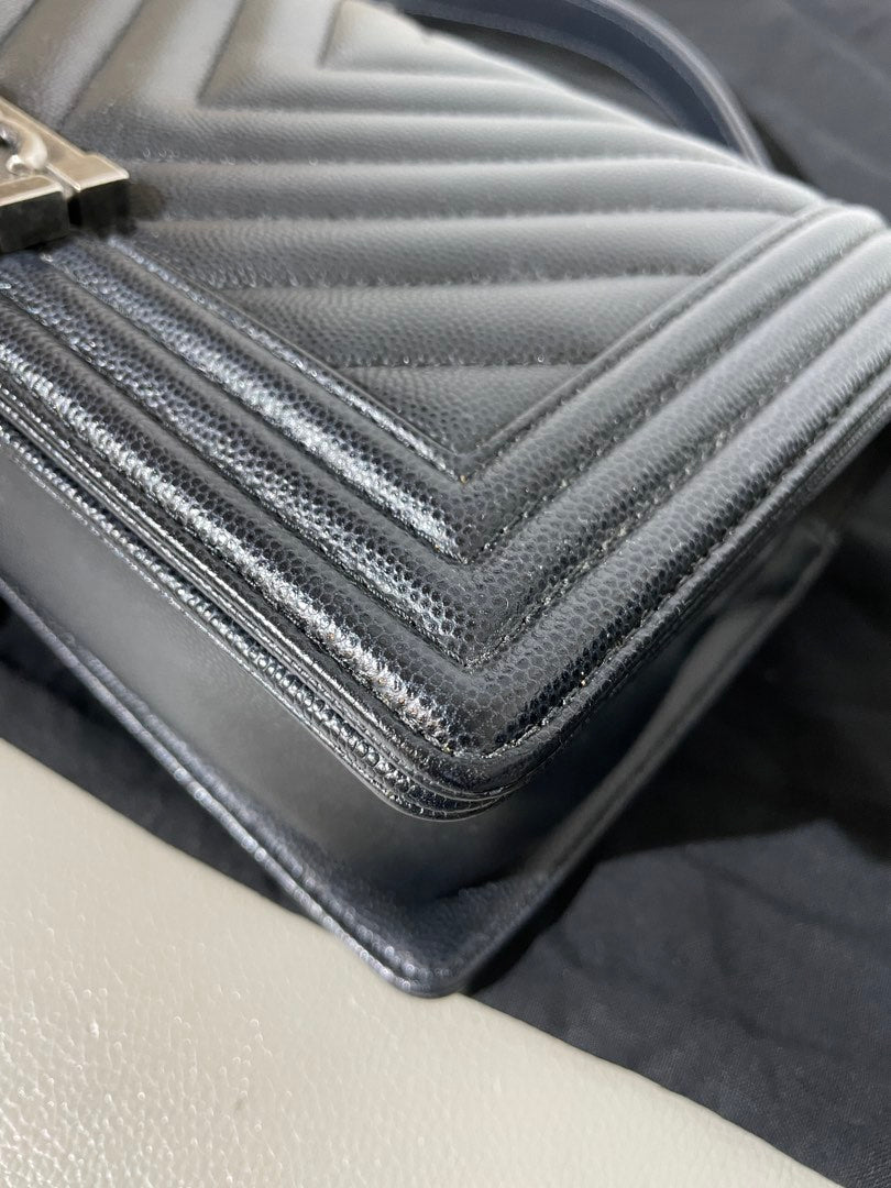 Chanel Boy Old Medium, view 5