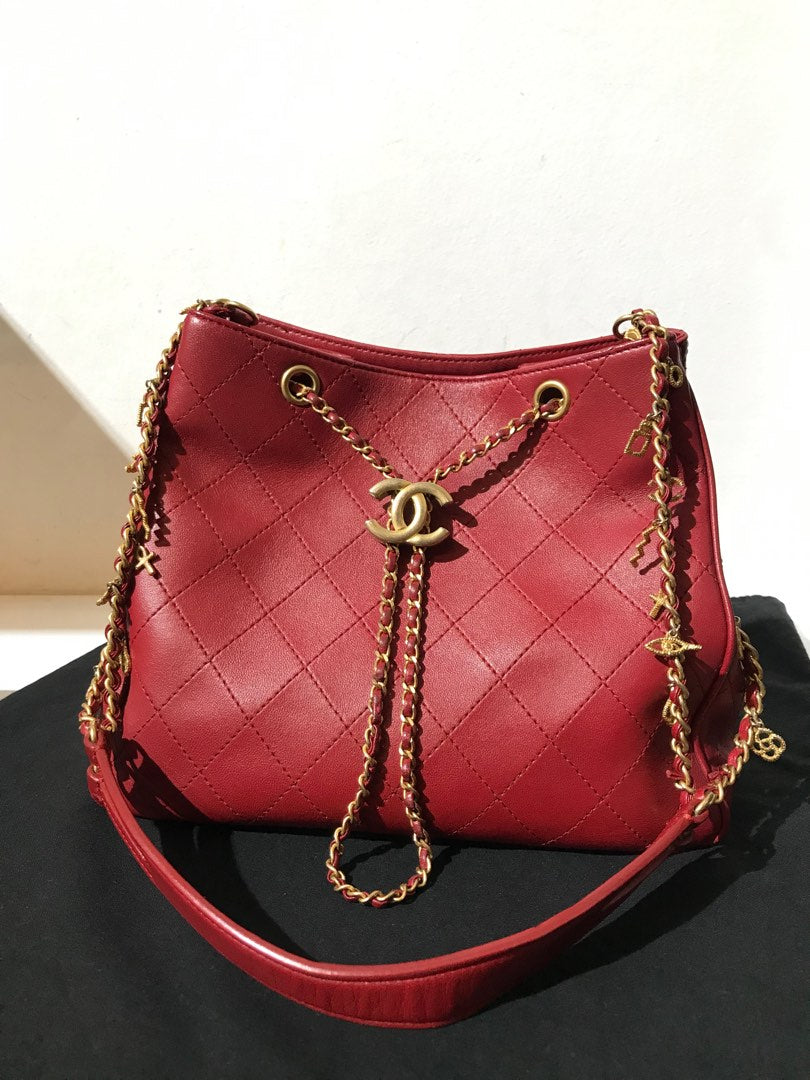 Chanel Chanel Bucket Bag — pre-owned, Well used