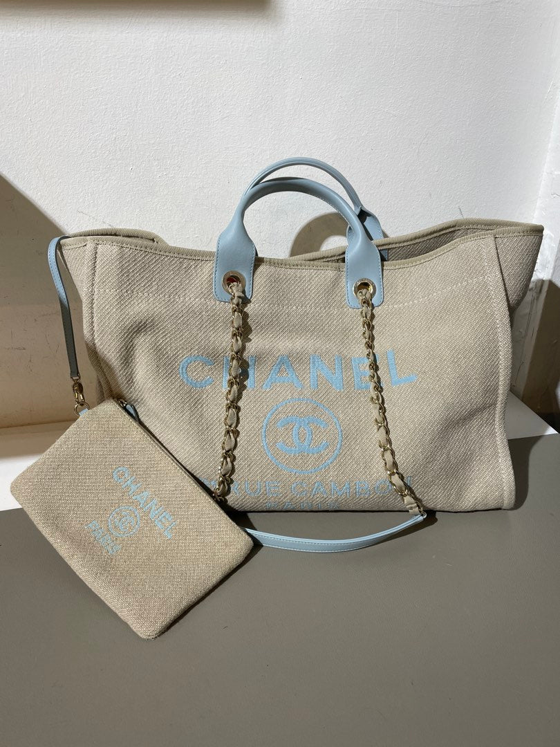 Chanel Chanel Deauville — pre-owned, Lightly used