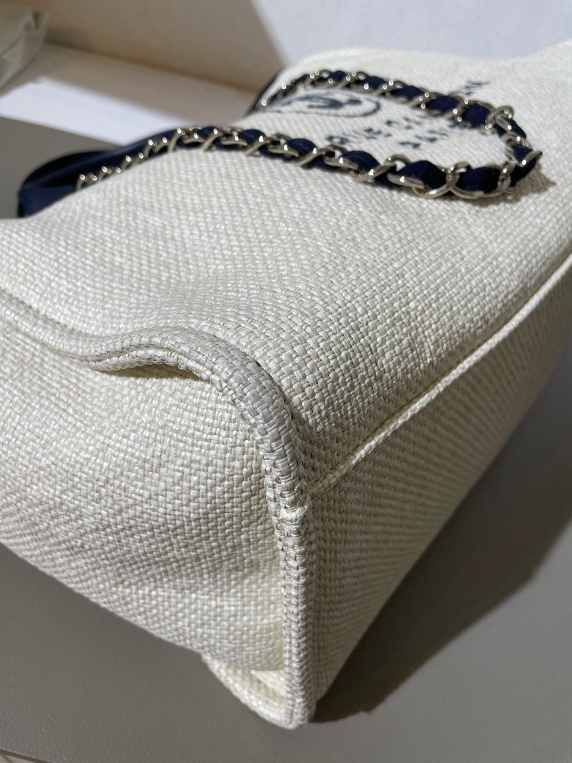 Chanel Deauville Large, view 4
