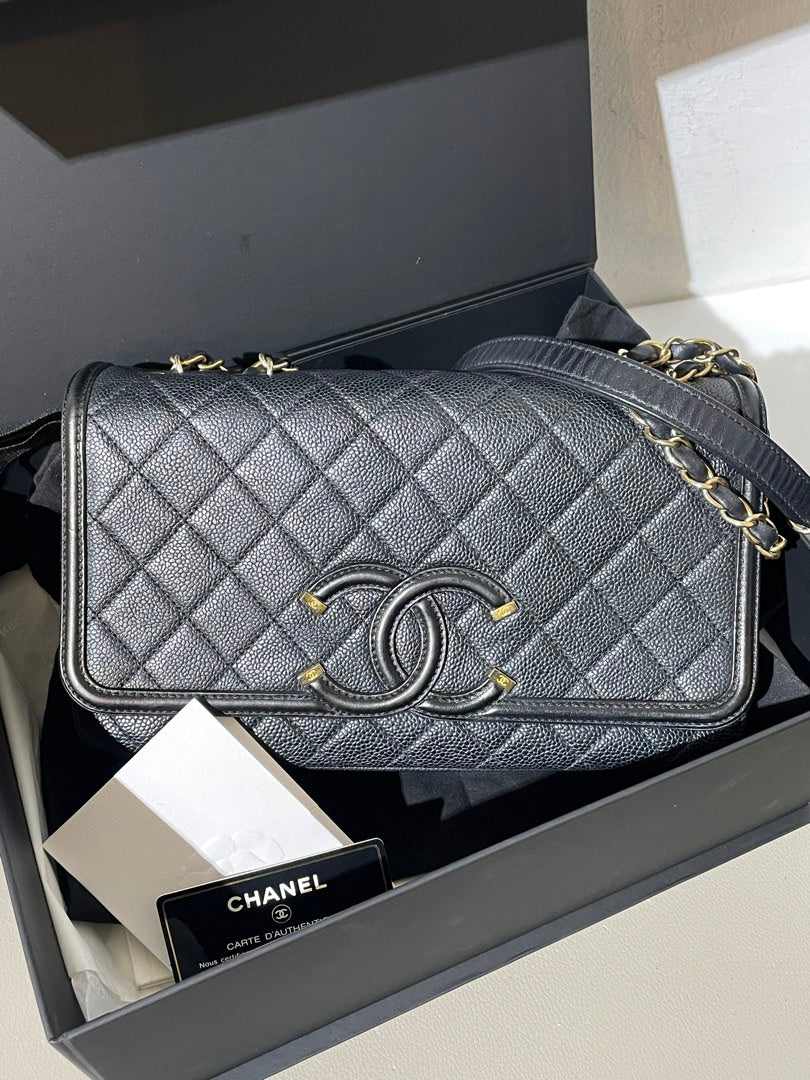 Chanel Chanel Filigree Flap — pre-owned, Lightly used