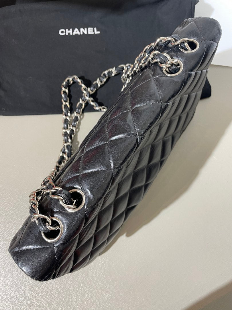 Chanel Jumbo Single Flap, view 9