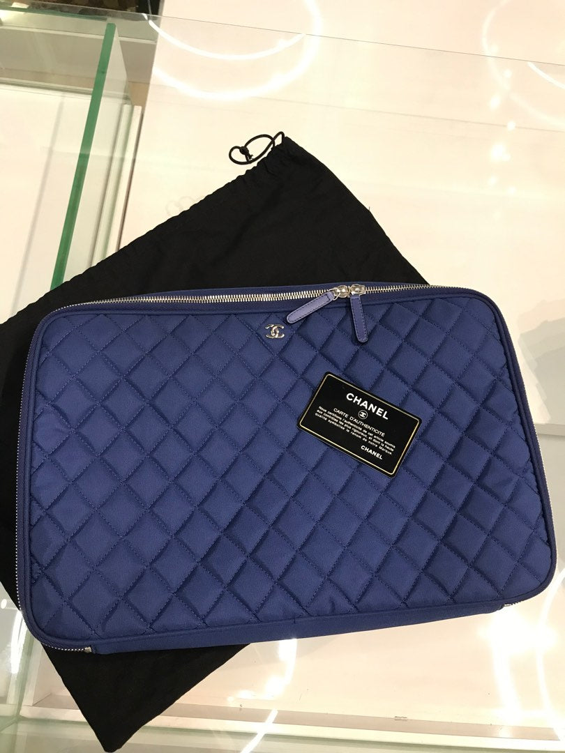 Chanel Chanel Laptop/Travel Clutch — pre-owned, Brand new