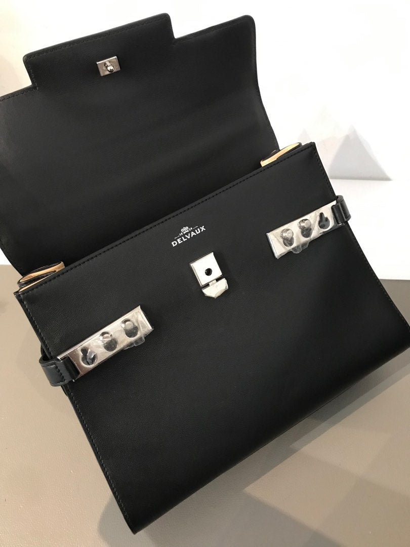 Delvaux Tempete MM, view 9