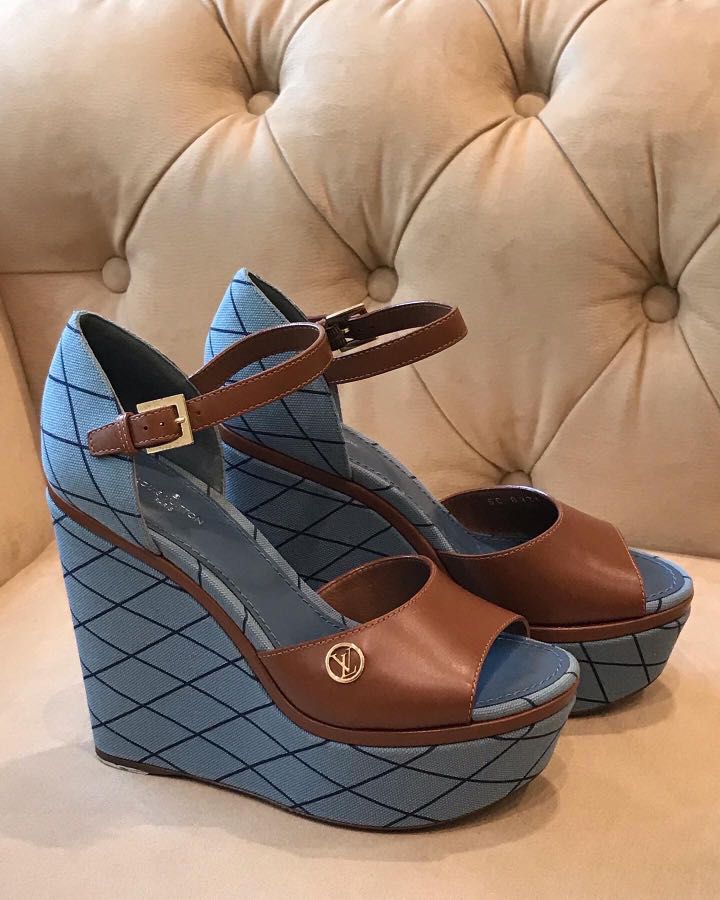 Lv blossom wedge, view 2