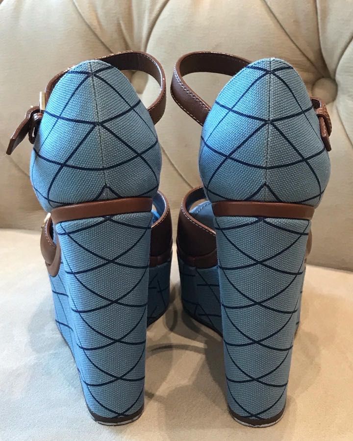 Lv blossom wedge, view 4