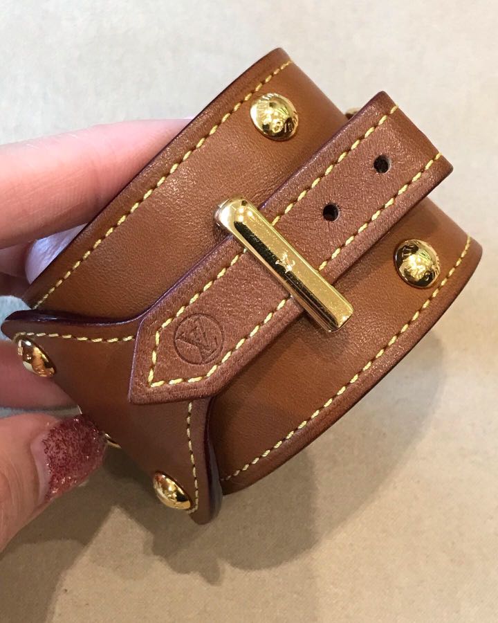 Lv bracelet, view 5