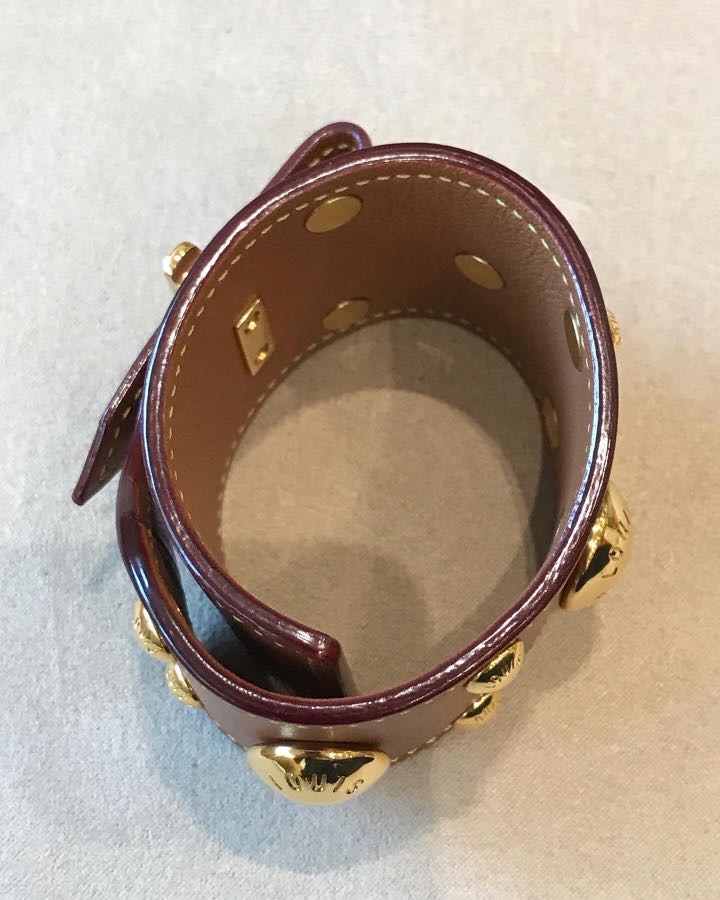 Lv bracelet, view 3
