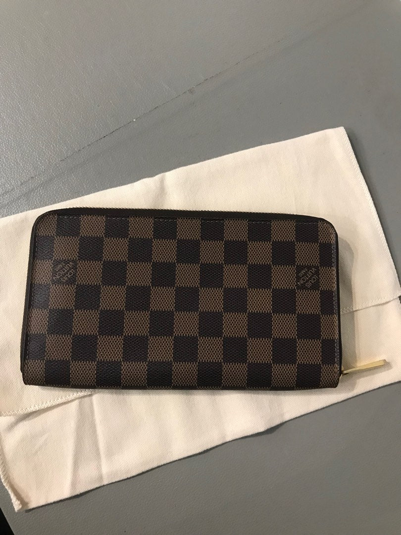 Louis Vuitton Lv Wallet — pre-owned, Lightly used