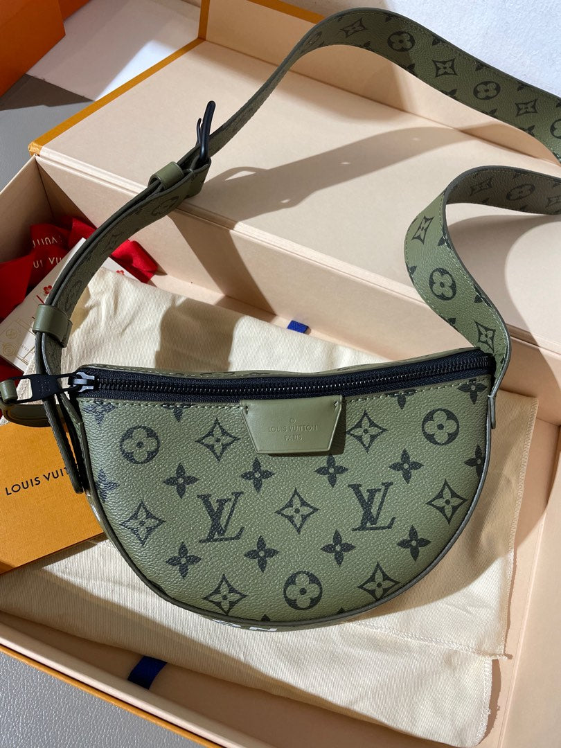 Louis Vuitton Lv Moon Crossbody — pre-owned, Brand new