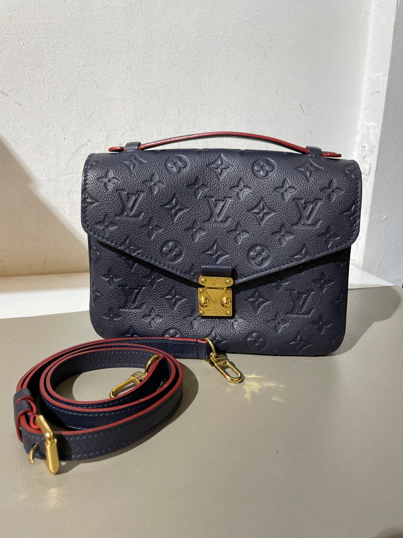 Louis Vuitton Lv Pochette Metis — pre-owned, Lightly used