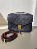 Louis Vuitton Lv Pochette Metis — pre-owned, Lightly used