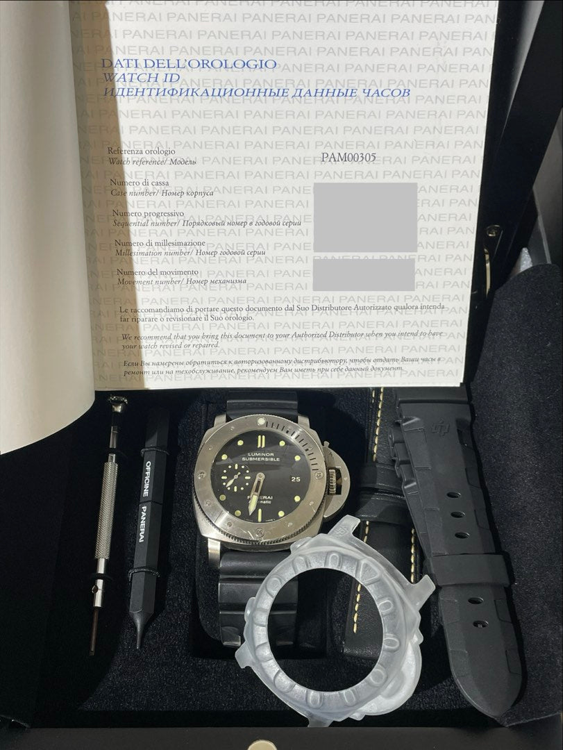Panerai Panerai Luminor Submersible PAM00305 — pre-owned, Well used