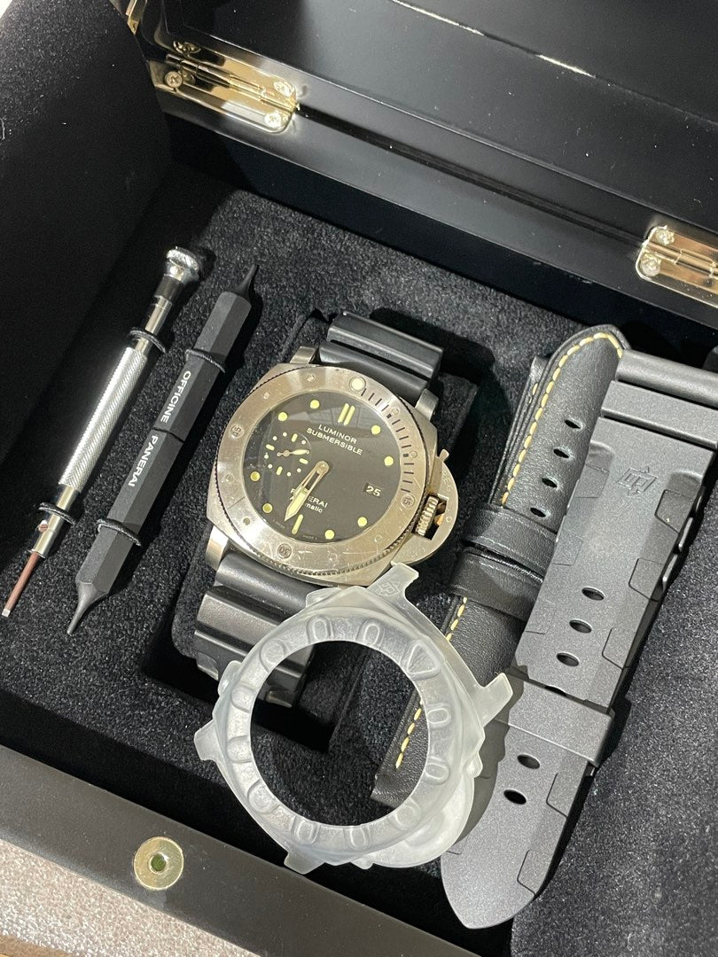 Panerai Luminor Submersible PAM00305, view 2