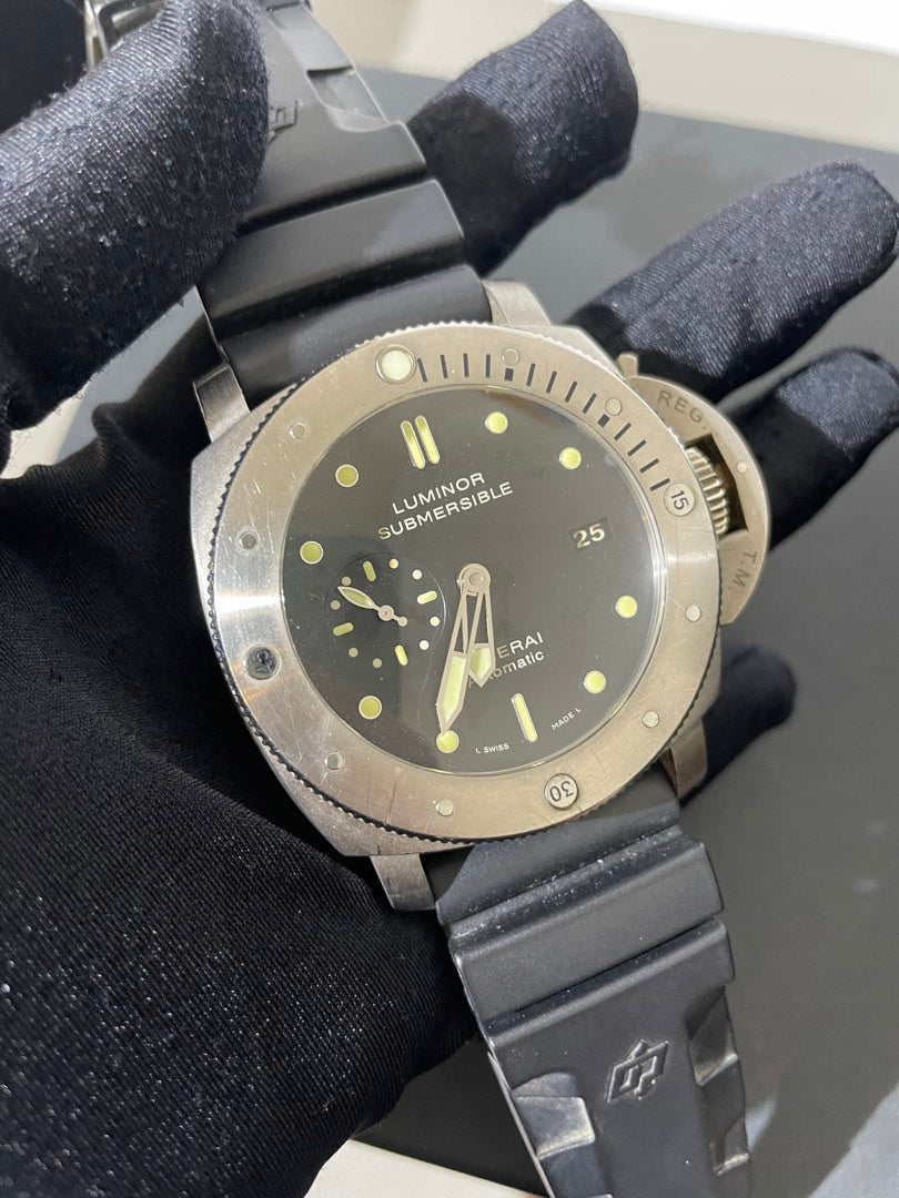 Panerai Luminor Submersible PAM00305, view 3