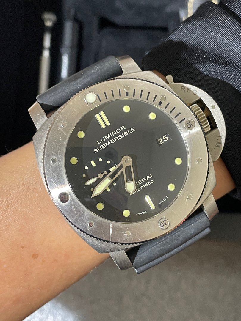 Panerai Luminor Submersible PAM00305, view 10