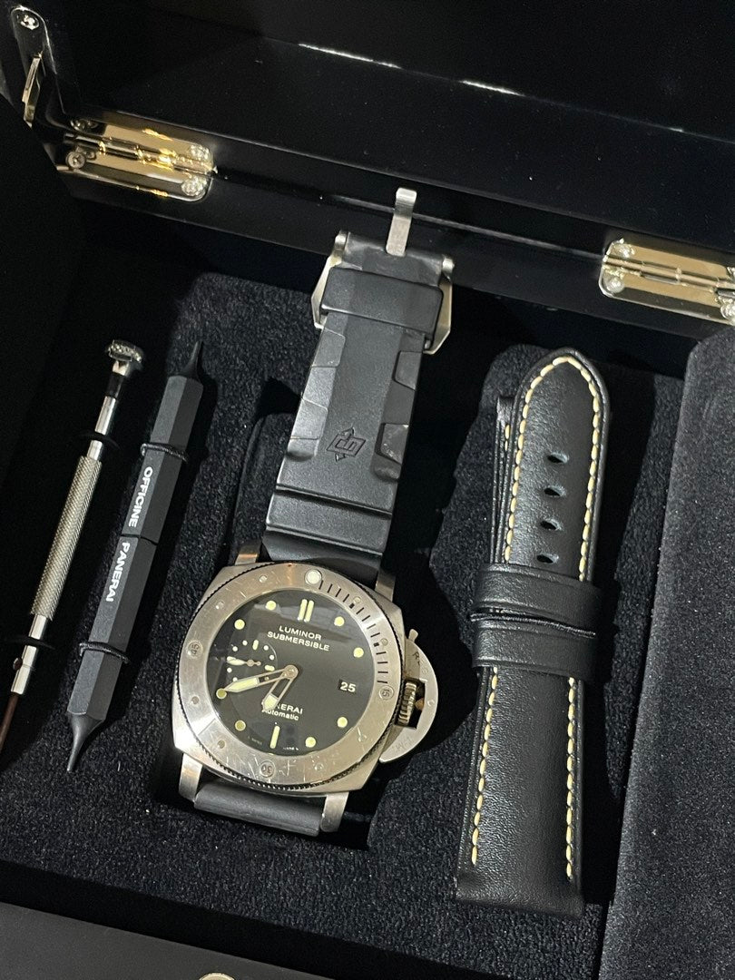 Panerai Luminor Submersible PAM00305, view 9